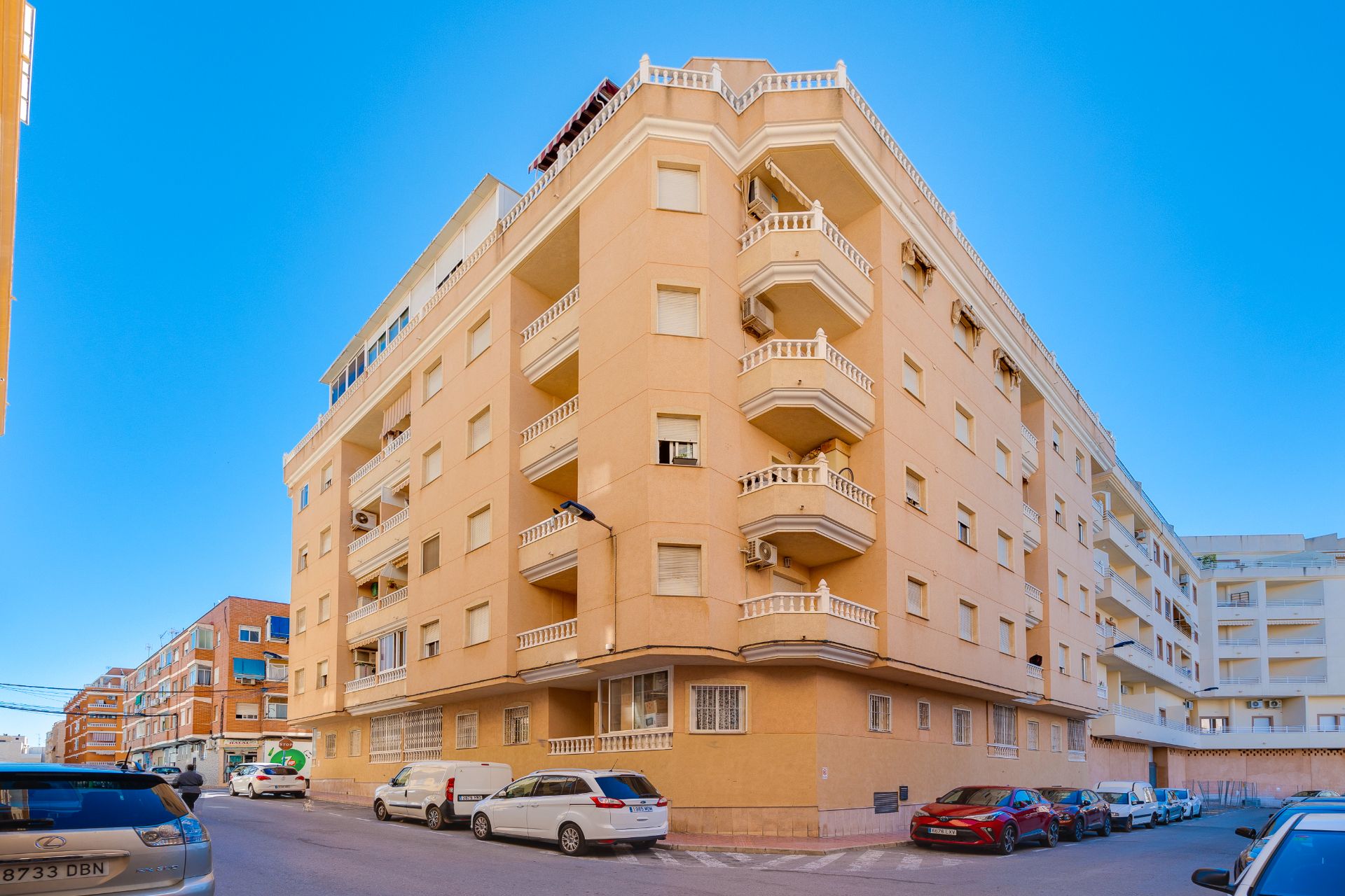 Vista exterior de Pis en venda en Torrevieja amb Aire condicionat, Moblat i Balcó