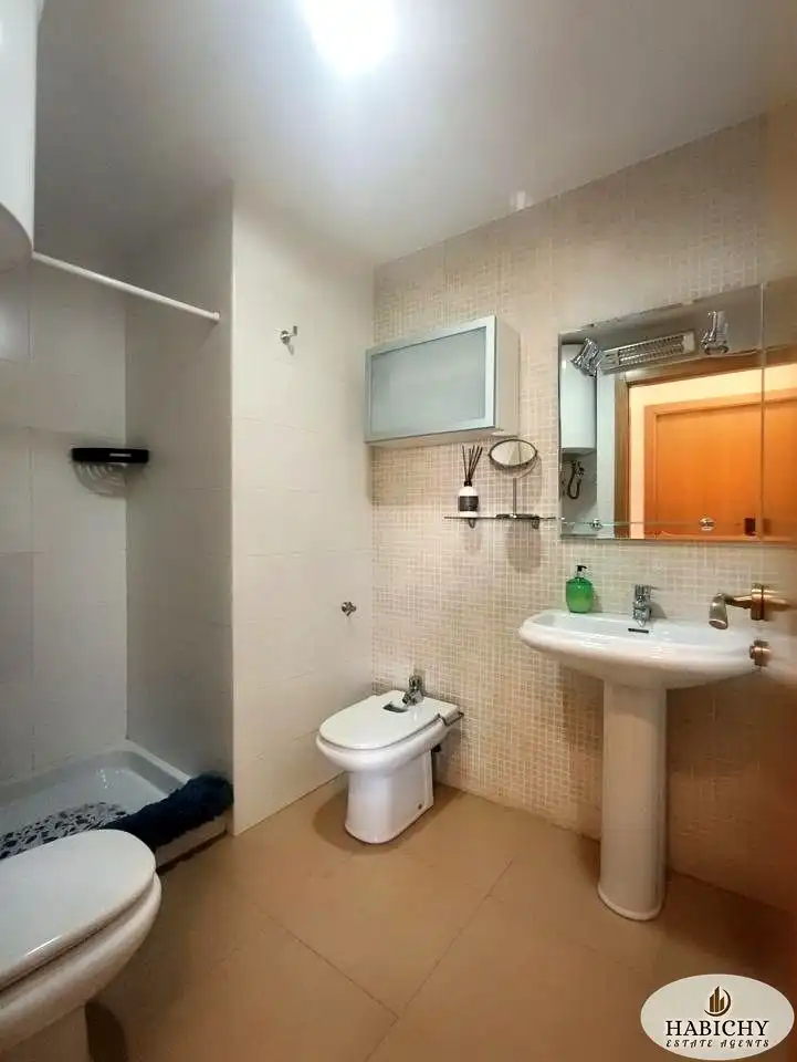Bany de Apartament de lloguer en Murcia amb Aire condicionat, Balcó i Alarma