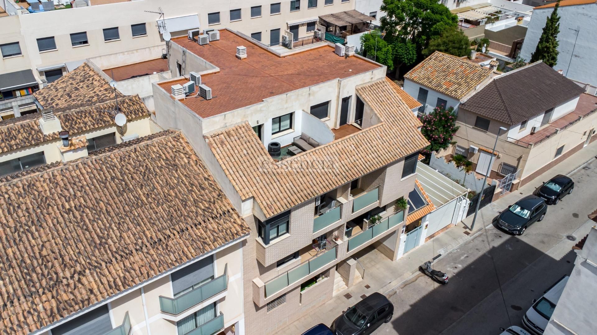 Vista exterior de Àtic en venda en Miramar amb Aire condicionat, Terrassa i Balcó