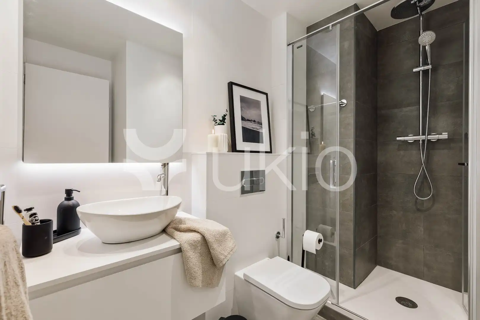 Baño de Apartamento de alquiler en Barcelona con Aire acondicionado, Calefacción y Terraza