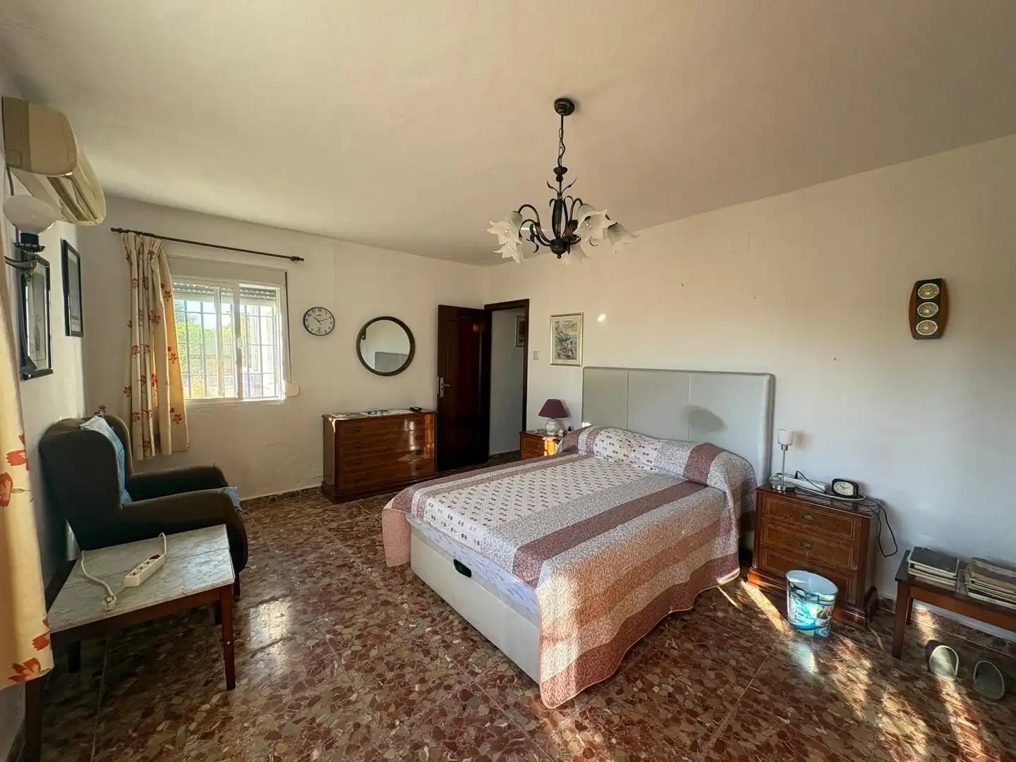 Dormitori de Casa o xalet en venda en Chiclana de la Frontera amb Aire condicionat, Jardí privat i Piscina