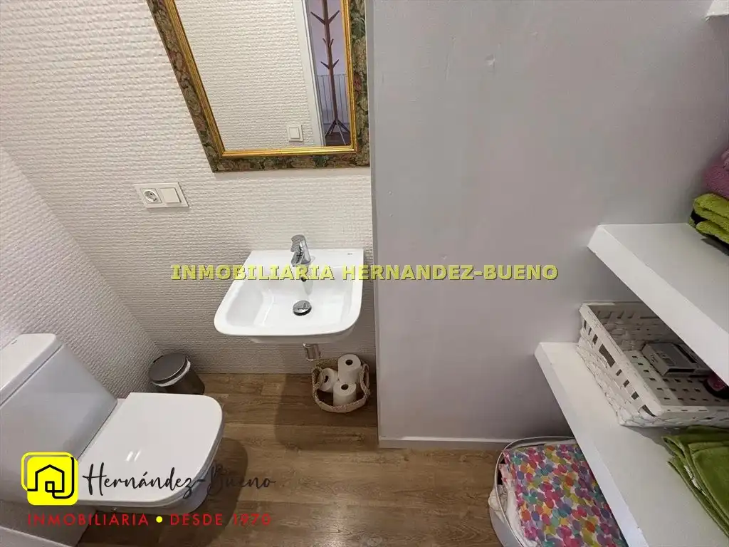 Baño de Dúplex de alquiler en Salamanca con Calefacción, Terraza y Piscina