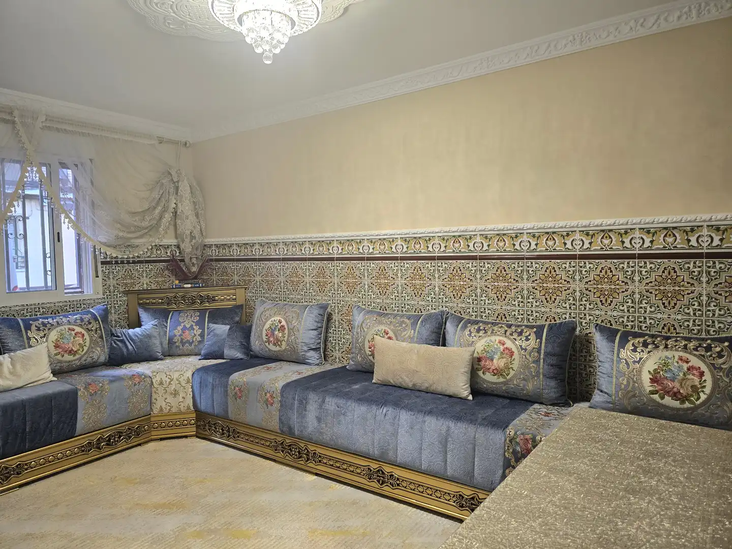 Living room of Houses for sale in Zaragoza  with Terrace, Furnished and Oven