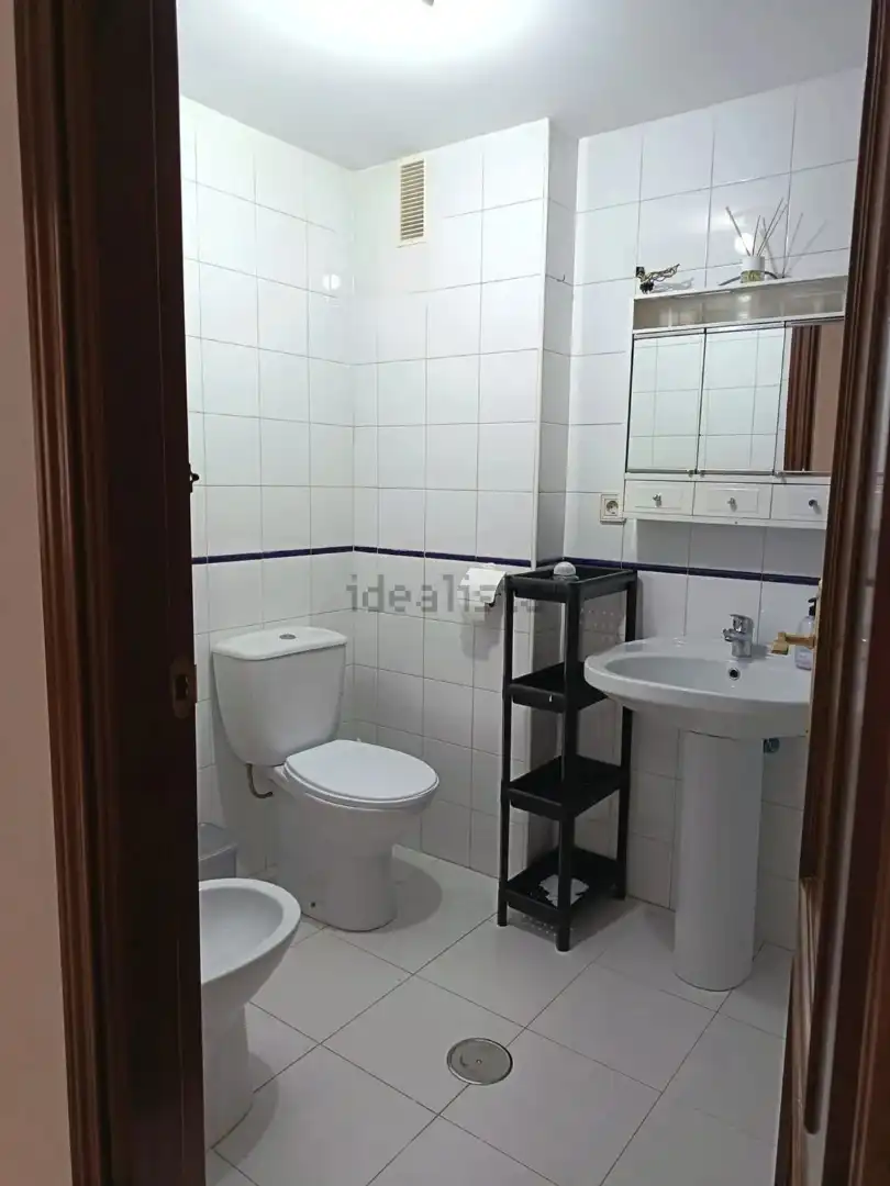 Baño de Piso de alquiler en Granada con Calefacción, Amueblado y Lavadora