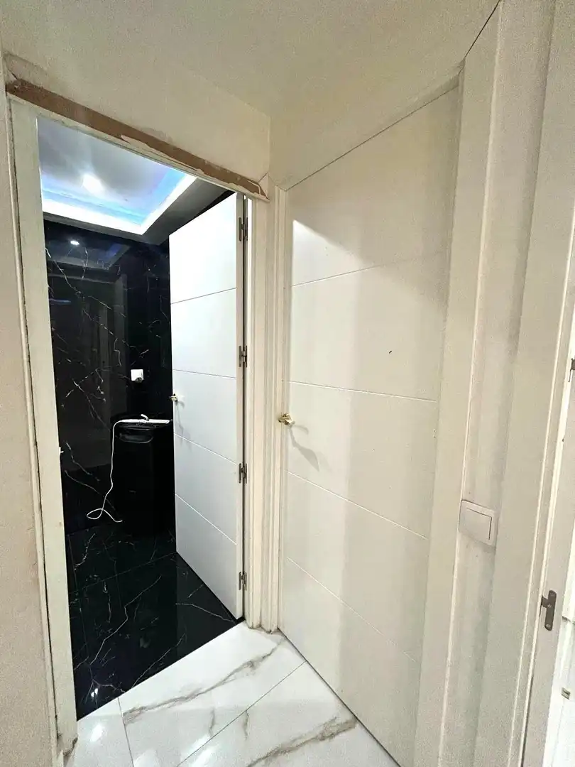 Bathroom of Flat for sale in Sevilla  with Air Conditioner and Terrace
