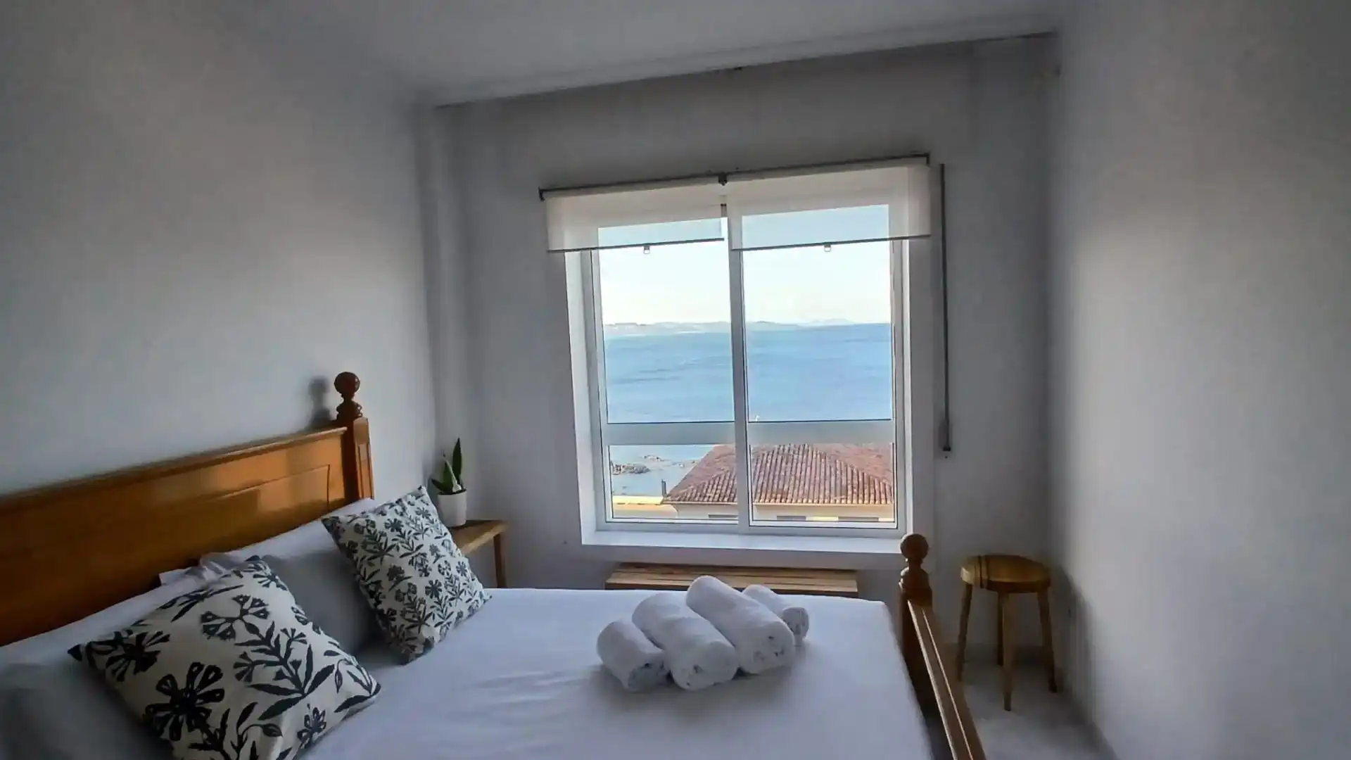 Schlafzimmer von Wohnung zur Miete in Sanxenxo mit Möbliert