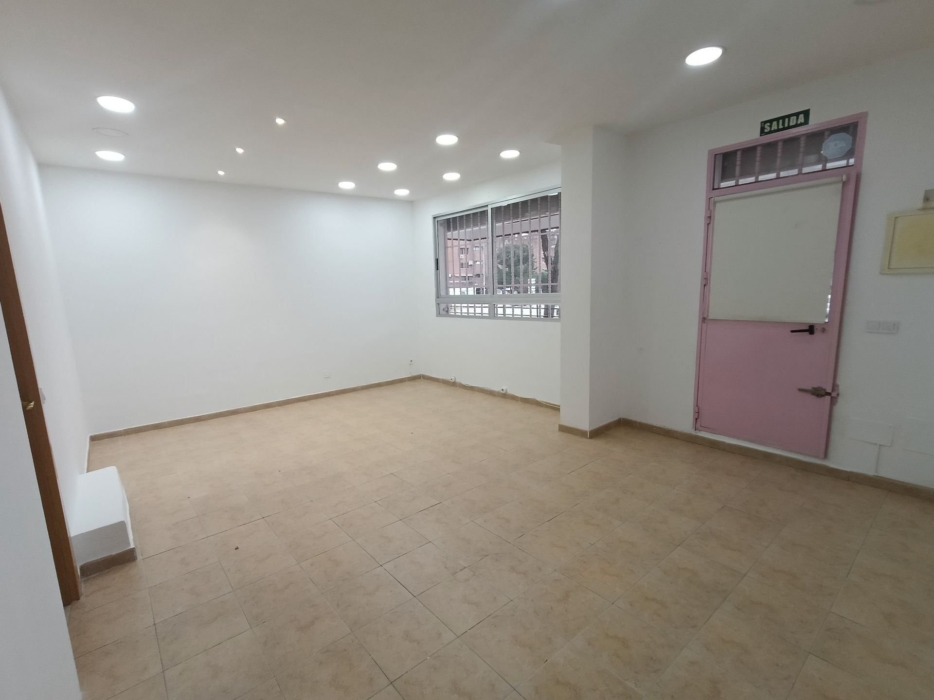 Premises for rent in Alcobendas  with Air Conditioner
