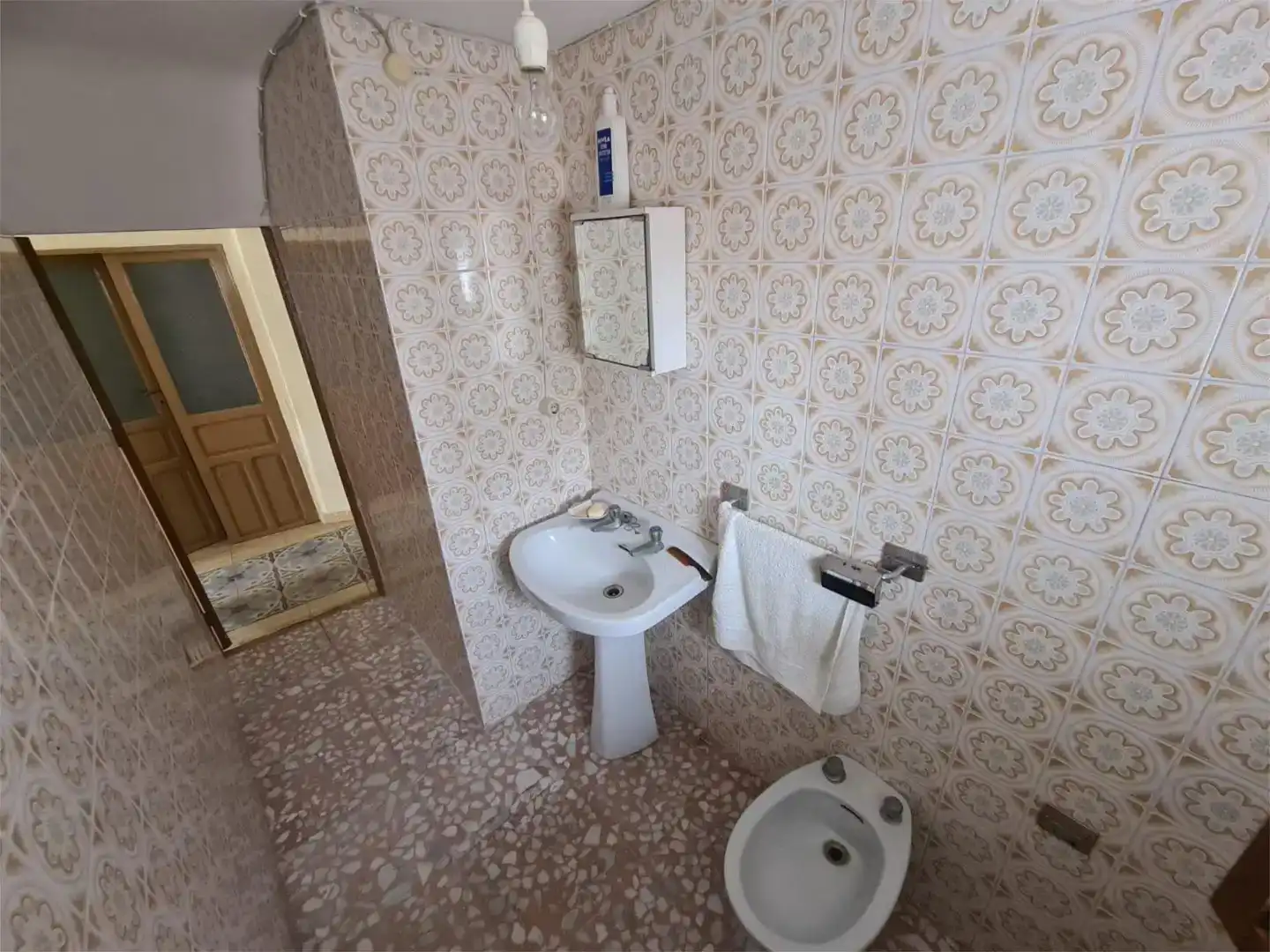 Bathroom of Flat for sale in Alcollarín