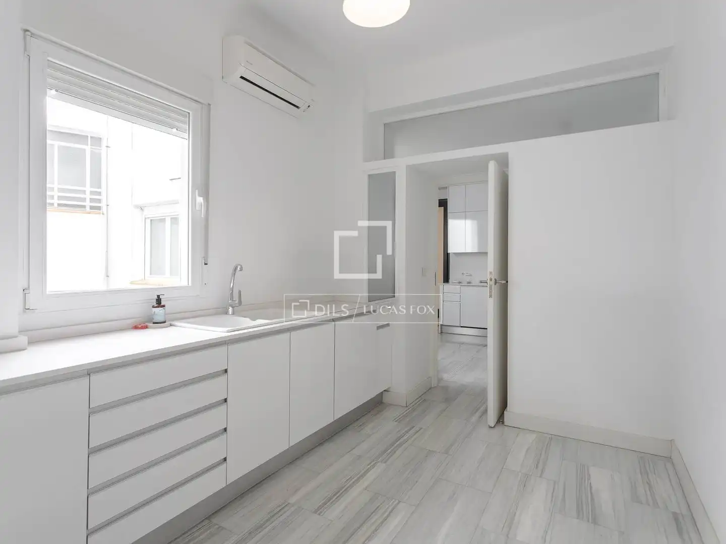 Küche von Wohnung zur Miete in Madrid mit Klimaanlage, Heizung und Parkett