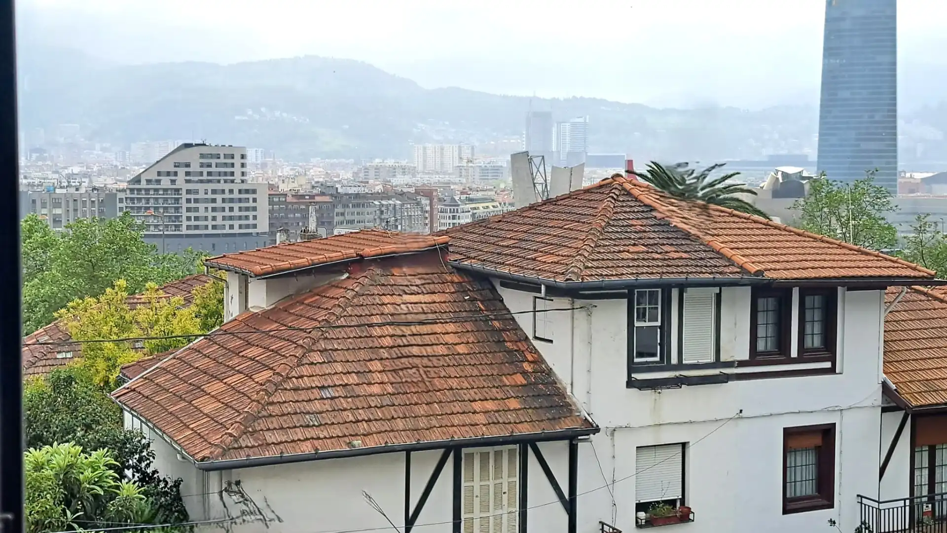 Vista exterior de Casa o xalet en venda en Bilbao  amb Calefacció, Jardí privat i Terrassa