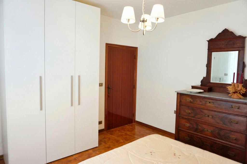 Habitación de Piso de alquiler en  Valencia Capital con Amueblado y Se aceptan mascotas