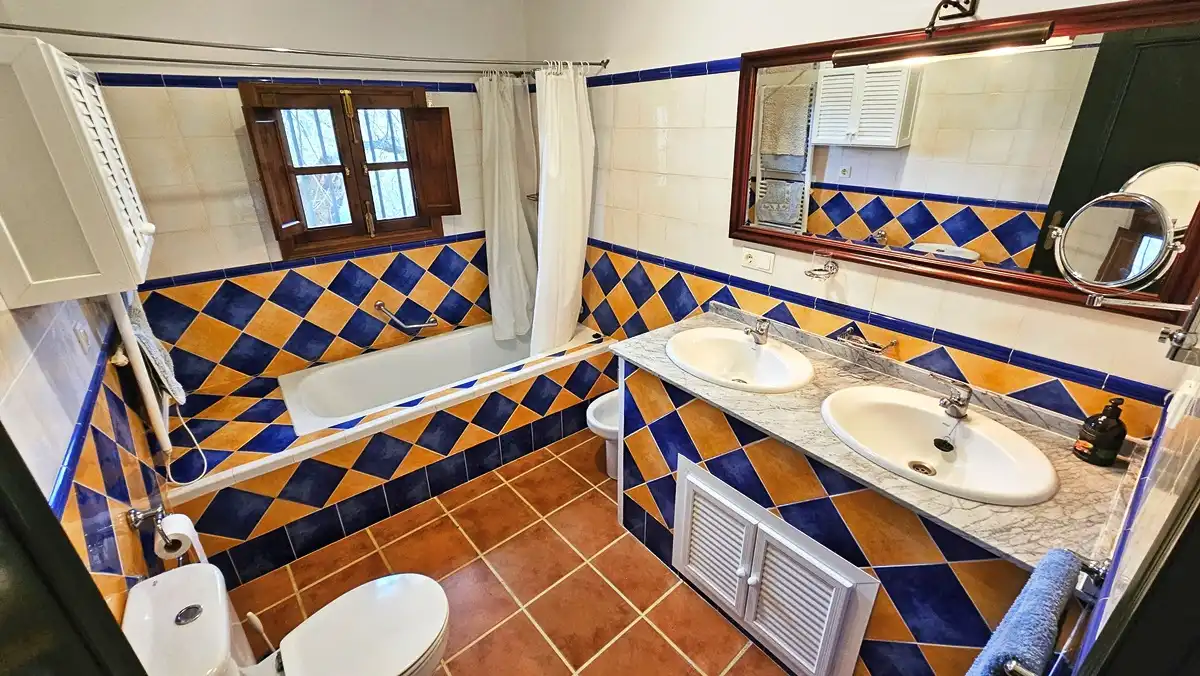 Baño de Finca rústica en venta en Cortegana con Jardín privado, Terraza y Piscina