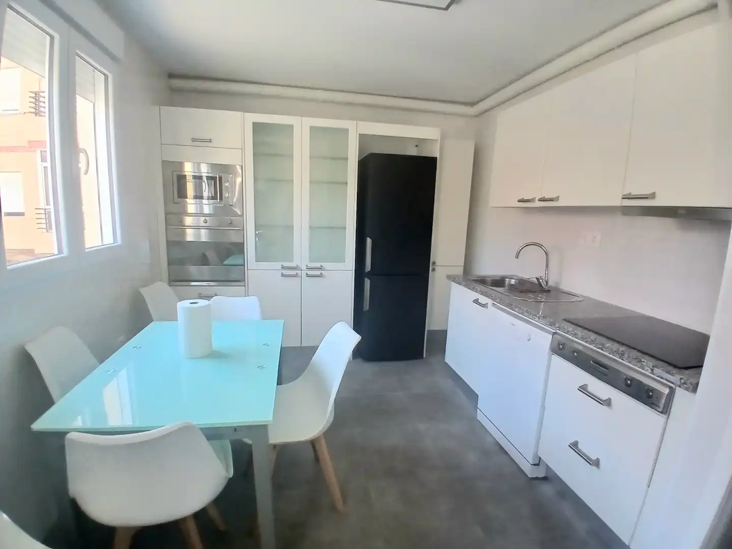 Küche von Wohnung zur untervermieten in Almería mit Klimaanlage, Möbliert und Ofen
