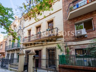 Adosado con balcón en venta en Passatge de Mulet