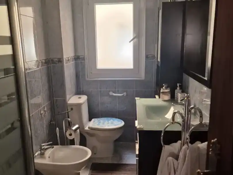 Badezimmer von Wohnung zur Miete in Salamanca Capital mit Balkon
