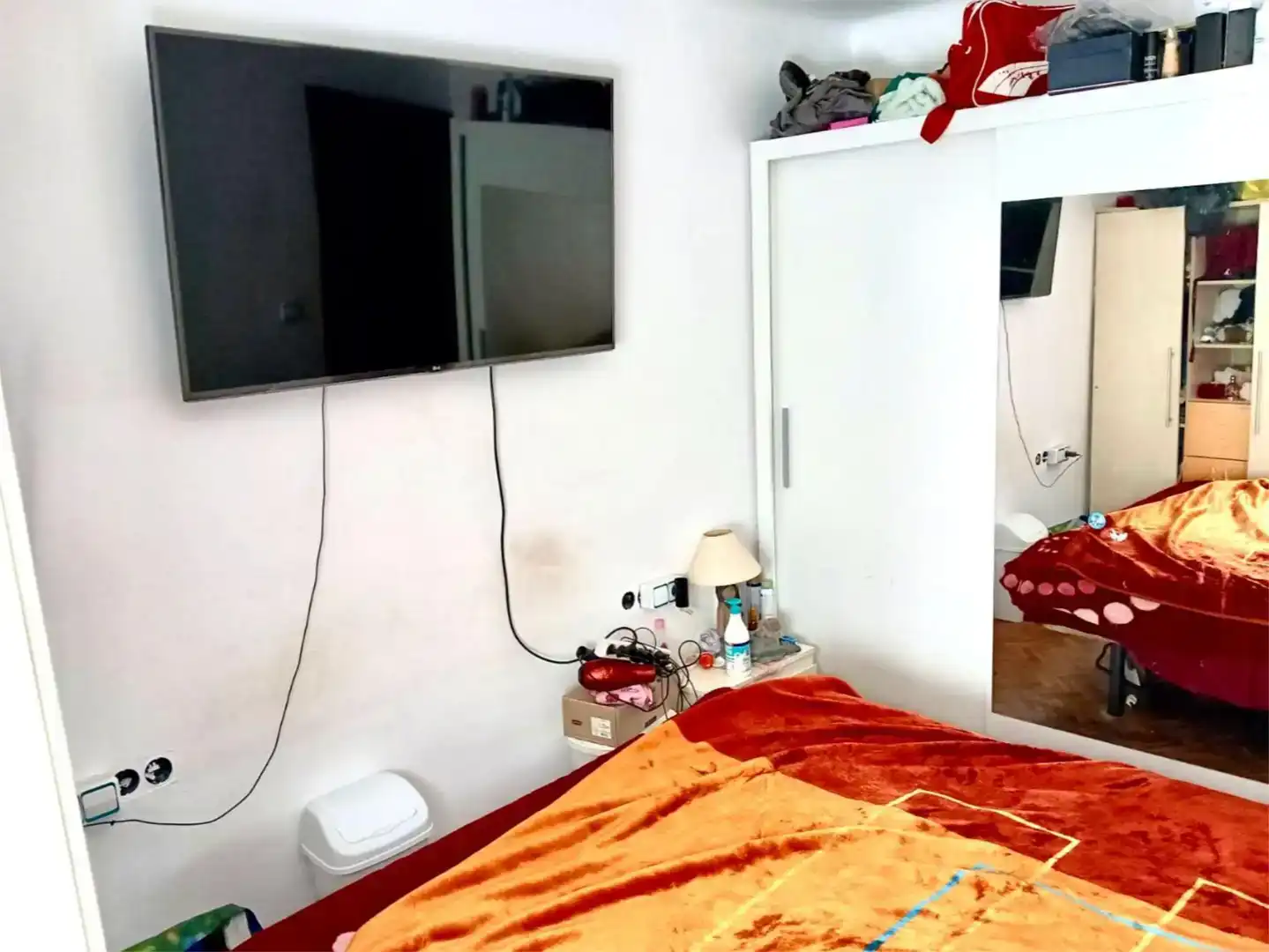 Dormitori de Pis en venda en Salt amb Aire condicionat, Parquet i Balcó