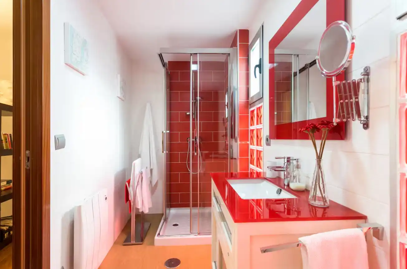 Baño de Apartamento de alquiler en Alicante / Alacant con Aire acondicionado, Calefacción y Parquet