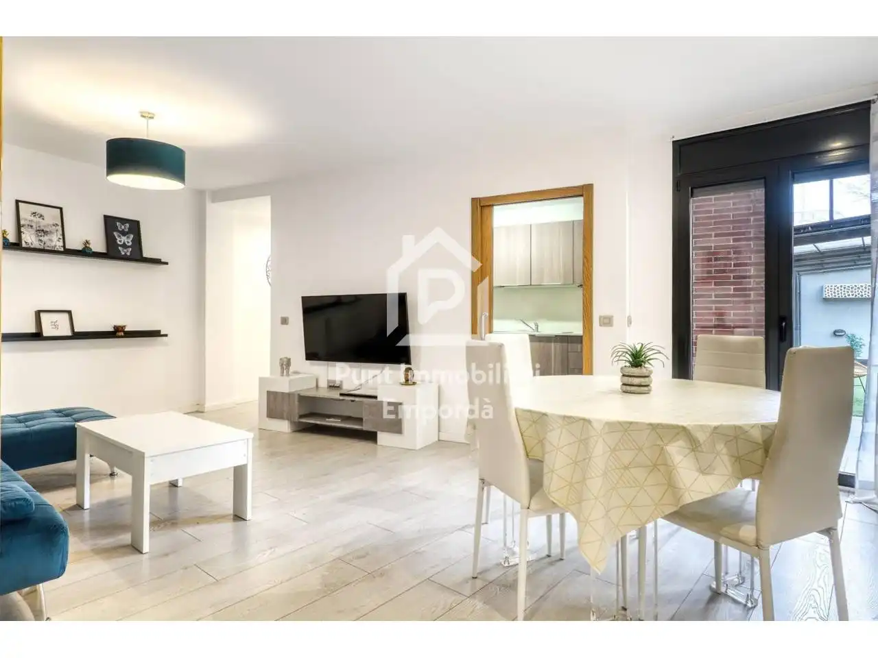 Living room of Flat for sale in Figueres  with Air Conditioner, Heating and Private garden