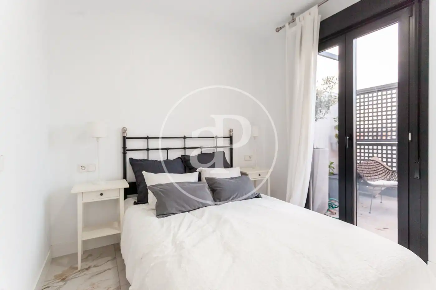 Schlafzimmer von Dachboden zur Miete in Madrid mit Klimaanlage, Heizung und Terrasse
