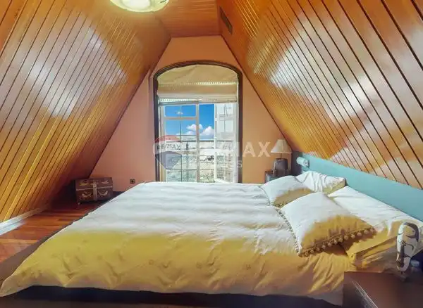 Habitación de Casa o chalet en venta en Vigo  con Calefacción, Jardín privado y Trastero
