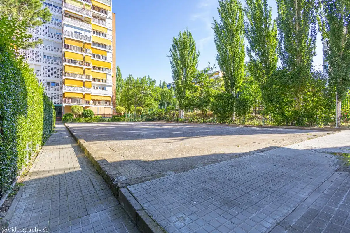 Aparcament de Planta baixa en venda en Móstoles amb Aire condicionat, Calefacció i Jardí privat