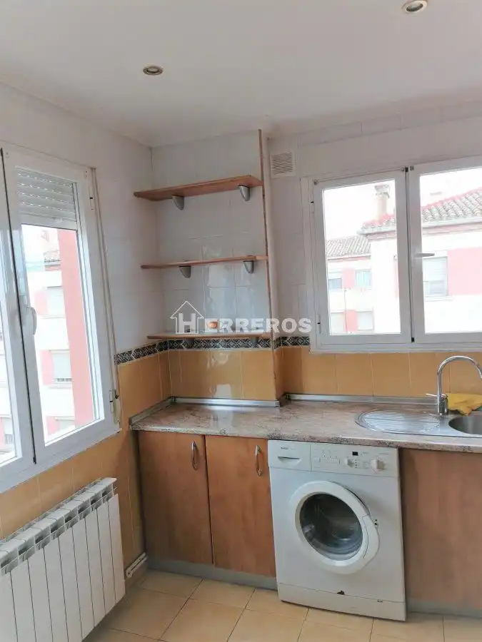 Cuina de Apartament en venda en  Logroño amb Calefacció i Parquet