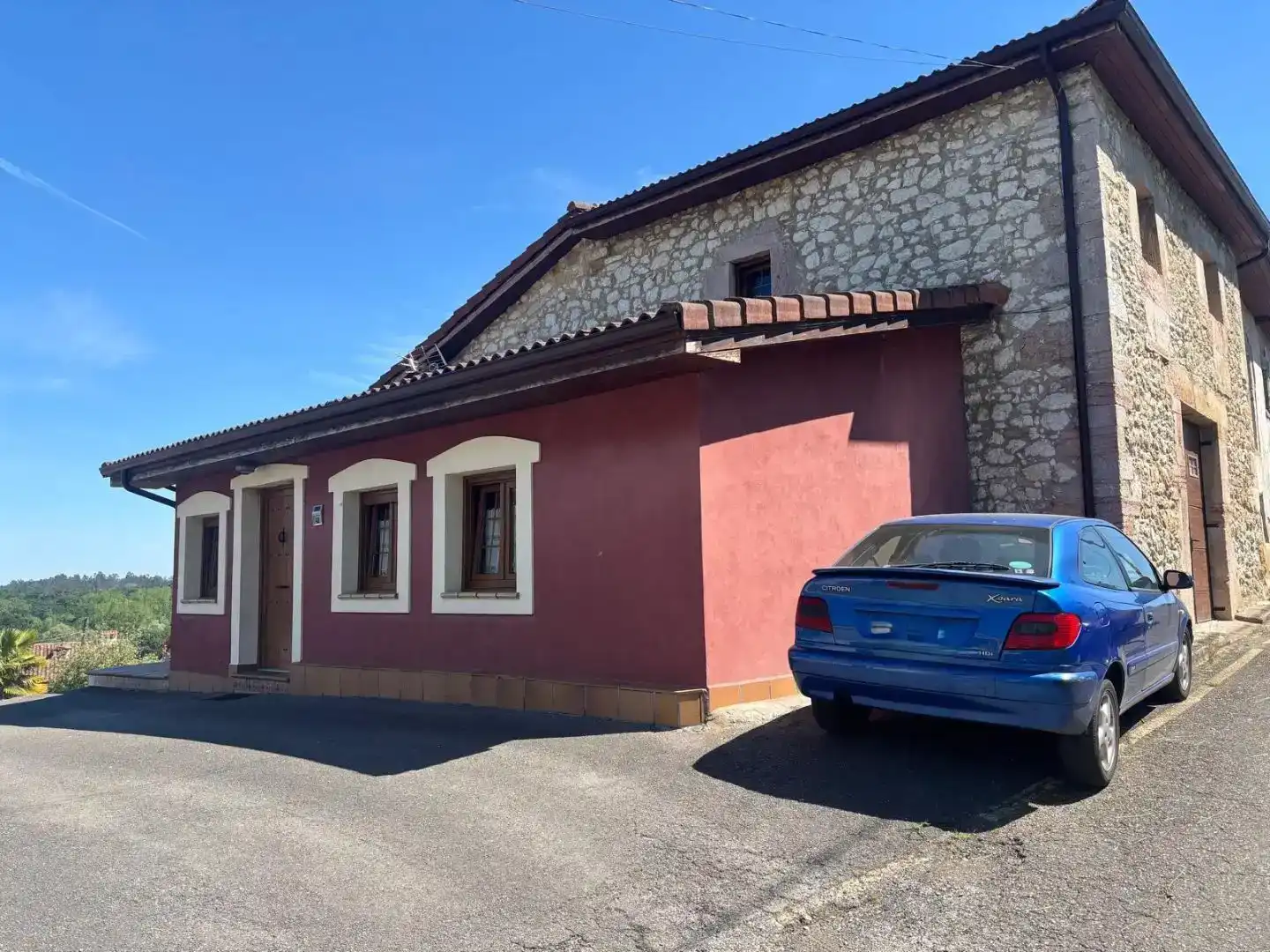Vista exterior de Pis en venda en Siero amb Jardí privat i Traster