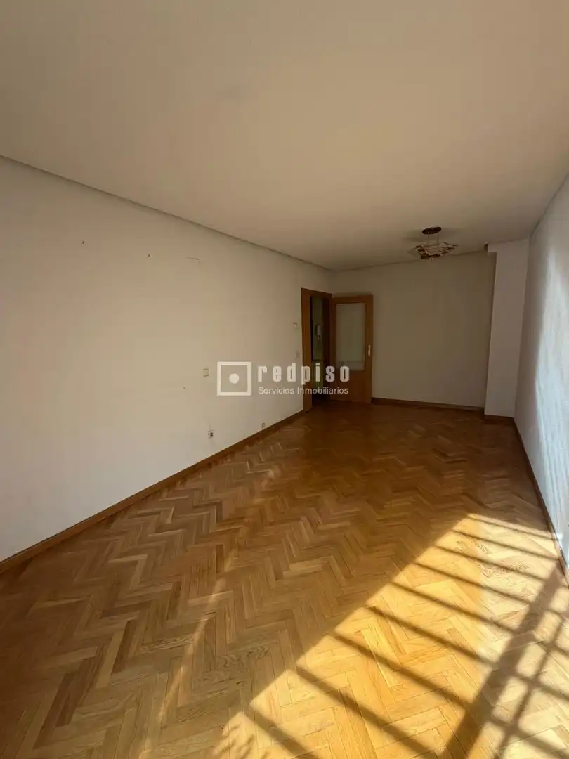 Bedroom of Flat for sale in Madrid  with Heating, Private garden and Parquet flooring