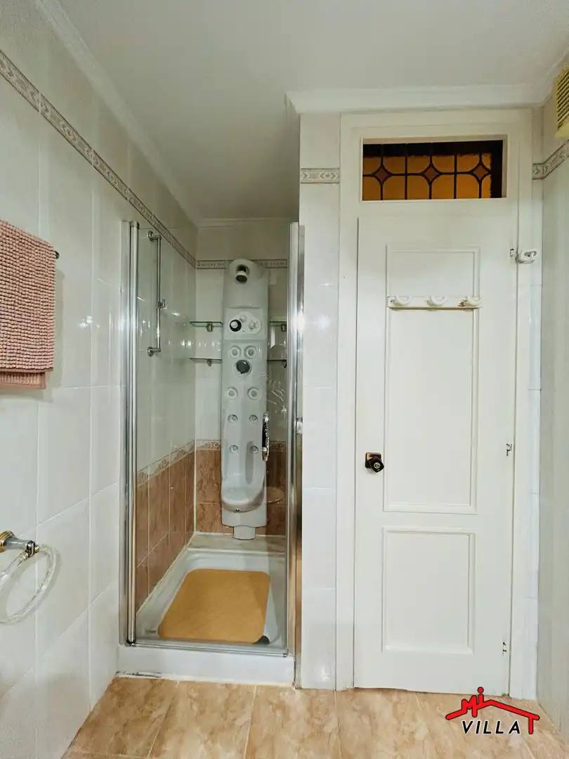 Baño de Piso en venta en Laredo con Calefacción, Terraza y Amueblado