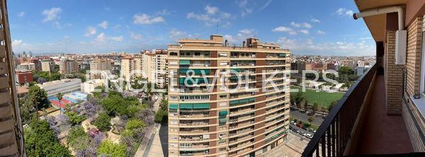 Exterior view of Apartment to rent in  Valencia Capital  with Air Conditioner, Heating and Furnished