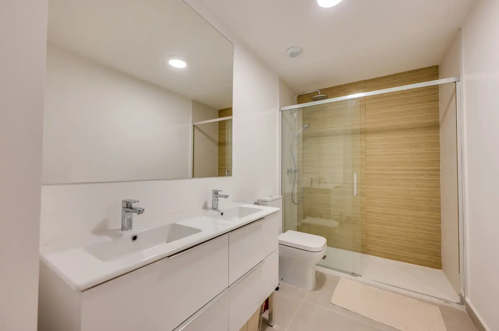 Bathroom of Ground floor for sale in Estepona  with Air Conditioner, Private garden and Terrace