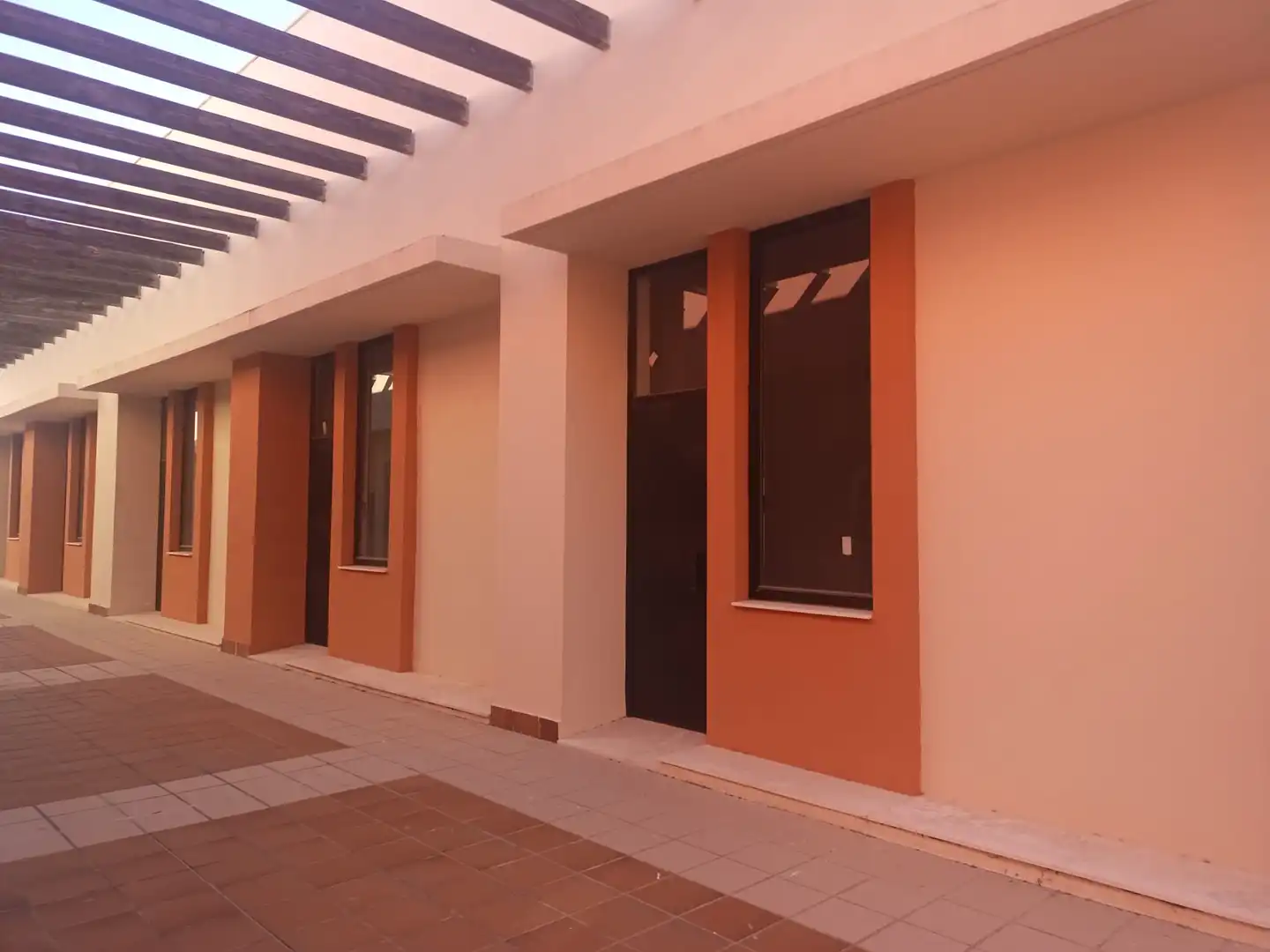 Local comercial de lloguer a Novo Sancti Petri