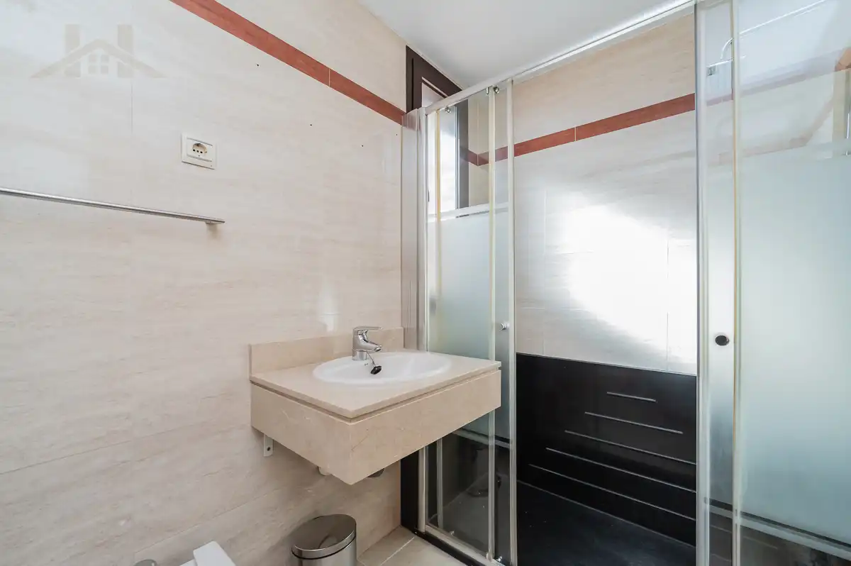 Baño de Ático en venta en Arroyomolinos (Madrid) con Aire acondicionado, Calefacción y Jardín privado