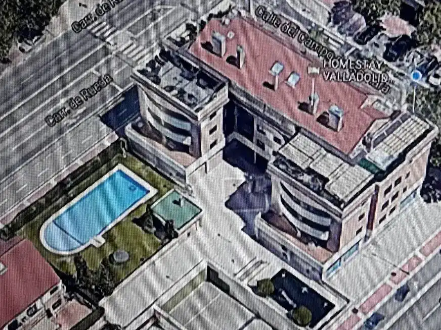 Vista exterior de Ático para compartir en Valladolid con Aire acondicionado, Parquet y Piscina