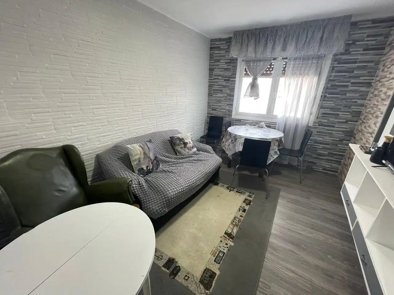 Sala de estar de Piso en venta en Medina de Pomar con Calefacción, Terraza y Trastero