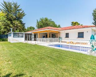 Jardí de Casa o xalet en venda en Villanueva de la Cañada amb Aire condicionat, Calefacció i Jardí privat