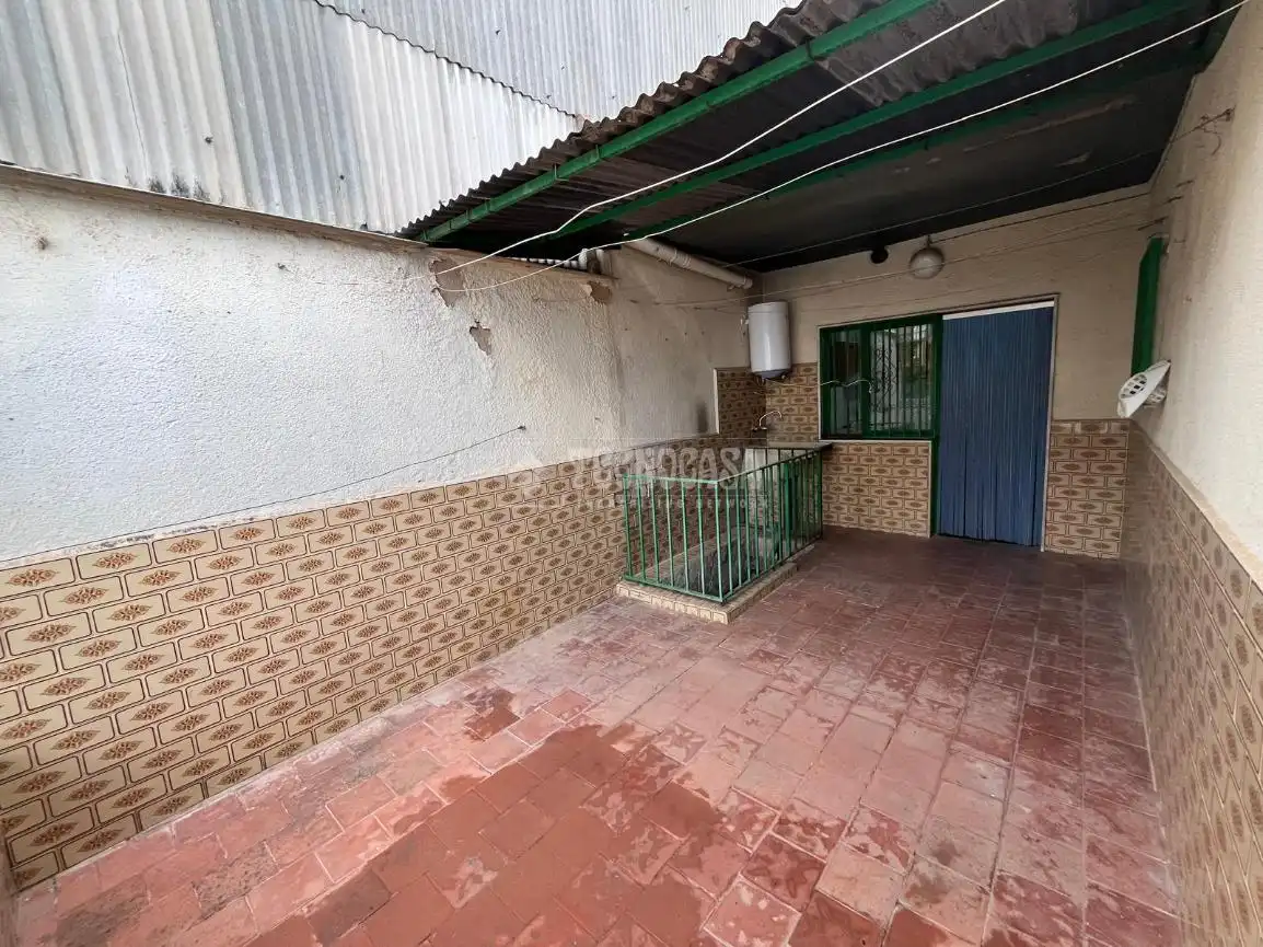Casa adosada en venta en Linares con Aire acondicionado, Terraza y Balcón
