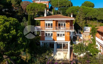 Vista exterior de Casa o xalet en venda en Alella amb Terrassa i Balcó