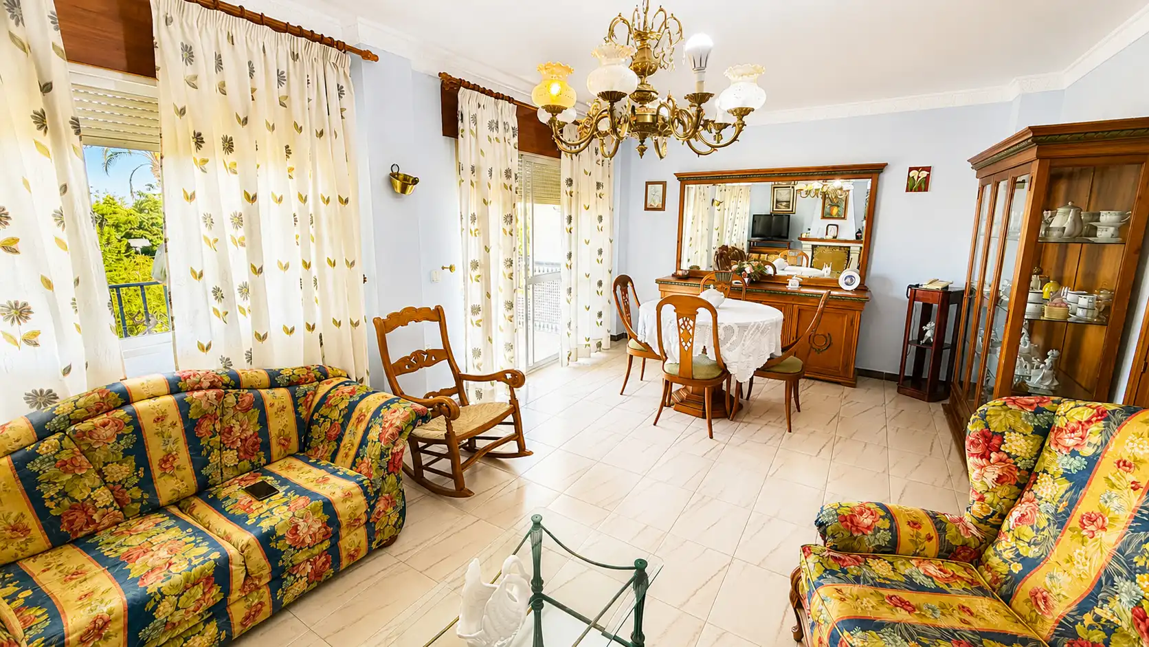 Sala d'estar de Casa o xalet en venda en Alhaurín de la Torre amb Aire condicionat, Calefacció i Jardí privat