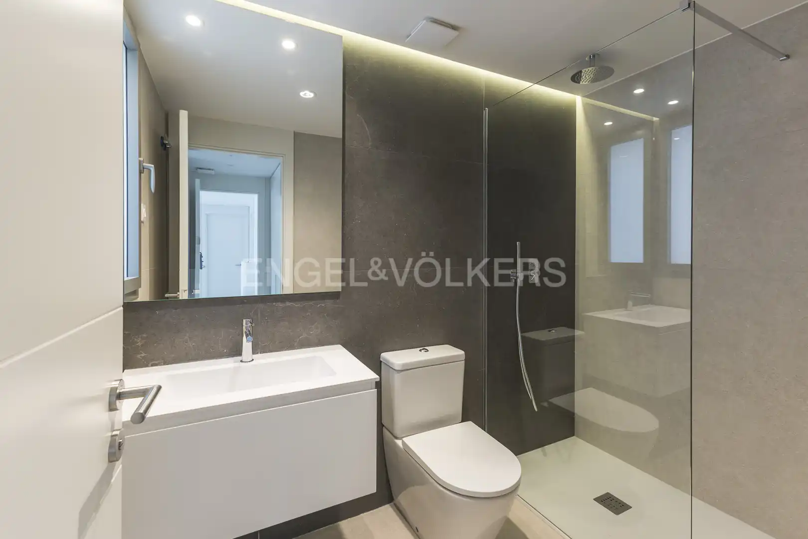 Baño de Dúplex en venta en Madrid con Calefacción, Terraza y Trastero