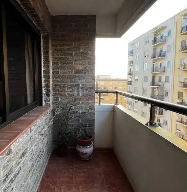 Terraza de Piso en venta en Castellón de la Plana / Castelló de la Plana con Terraza y Amueblado