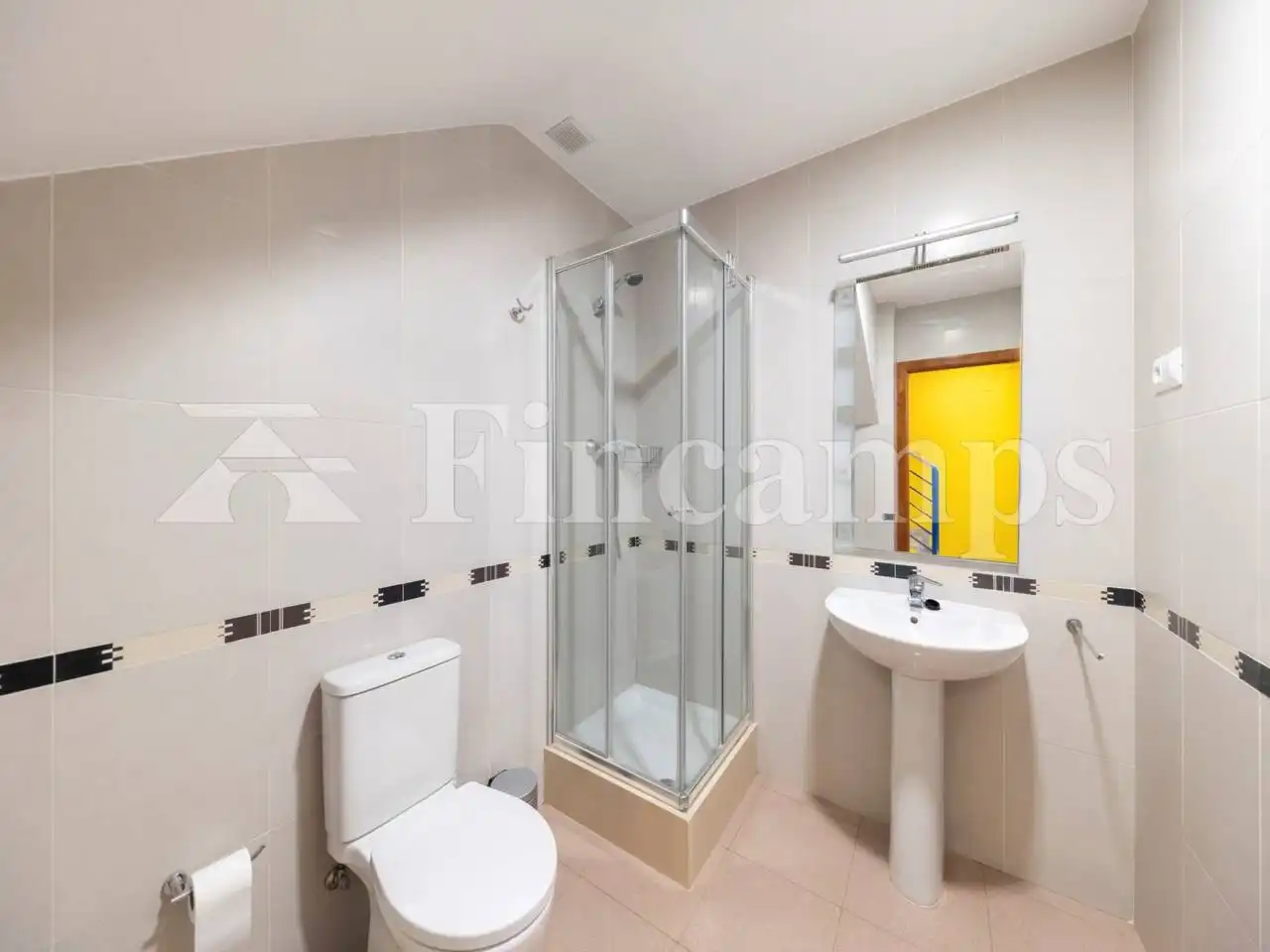 Badezimmer von Dachboden zum Verkauf in Terrassa mit Klimaanlage, Heizung und Parkett