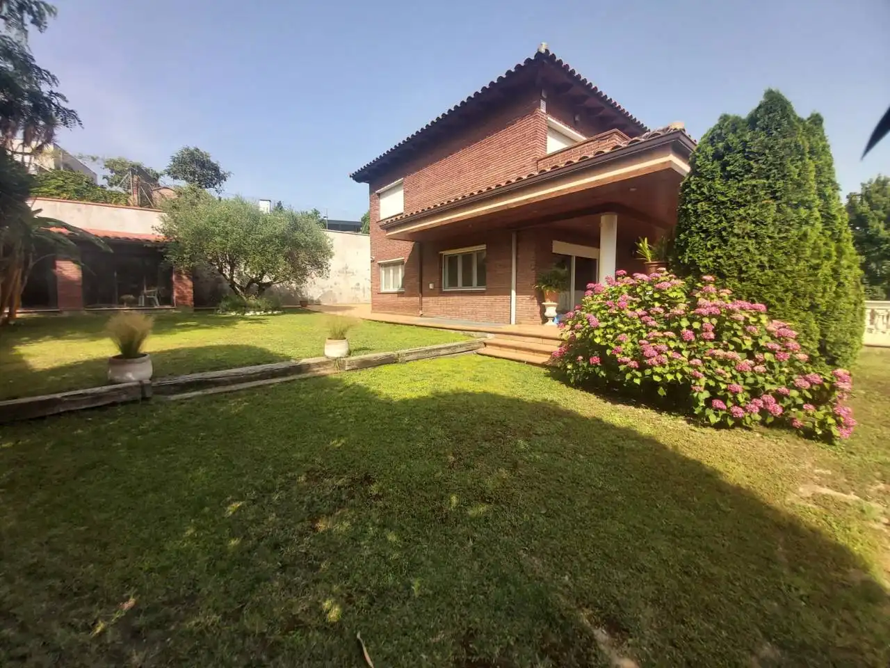 Garden of Houses for sale in Sant Cugat del Vallès  with Air Conditioner, Heating and Private garden