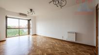 Living room of Flat to rent in  Madrid Capital  with Air Conditioner, Heating and Parquet flooring