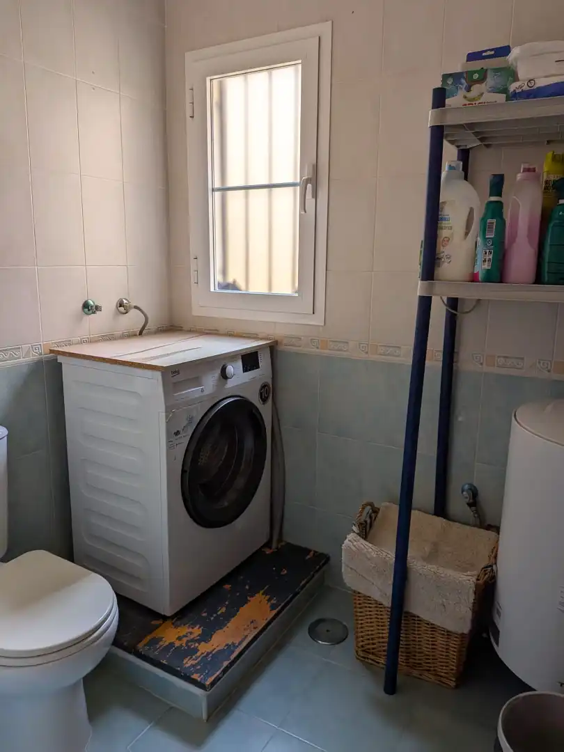 Badezimmer von Wohnung zum Verkauf in Dos Hermanas mit Klimaanlage und Möbliert