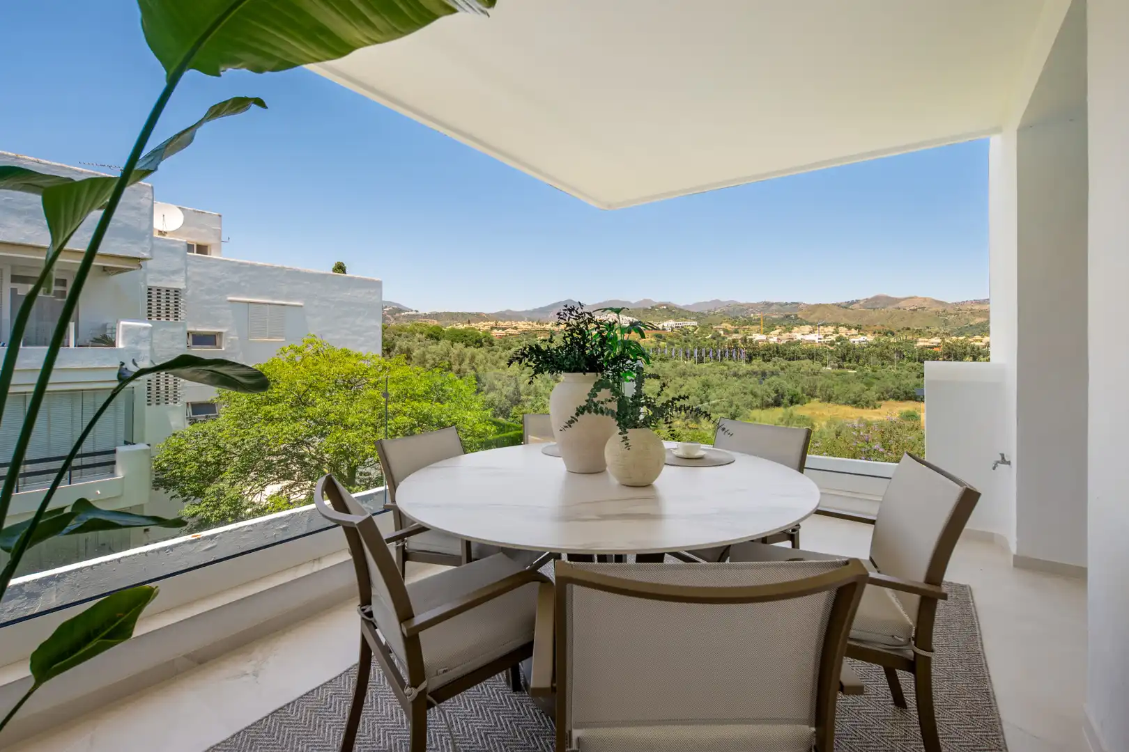 Terrasse von Dachboden zum Verkauf in Marbella mit Klimaanlage, Terrasse und Schwimmbad