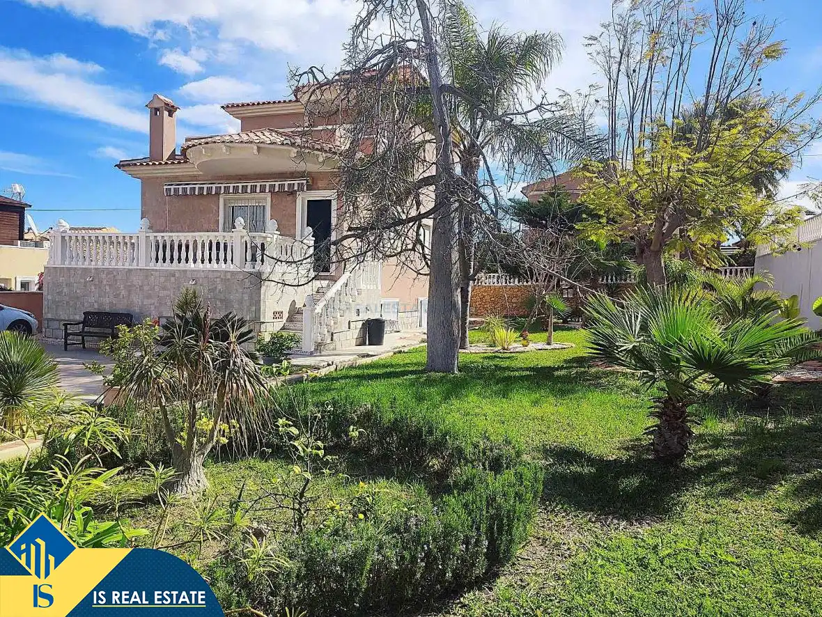 Chalet con piscina en venta en Los Balcones - Los Altos, imagen 41