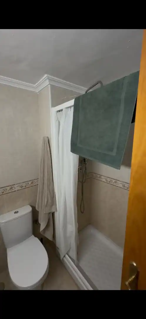 Bathroom of Flat for sale in Sevilla  with Air Conditioner and Terrace