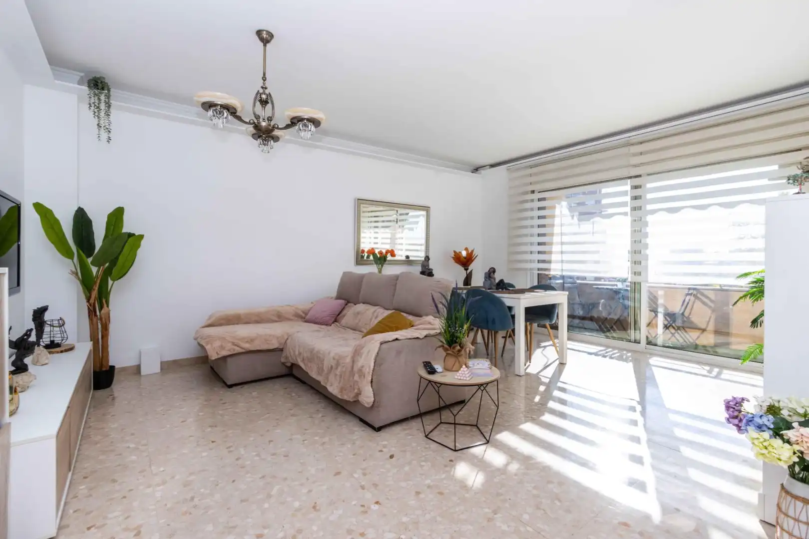 Appartamento con terrazza in vendita a Can Feu - Gràcia, imagen 2