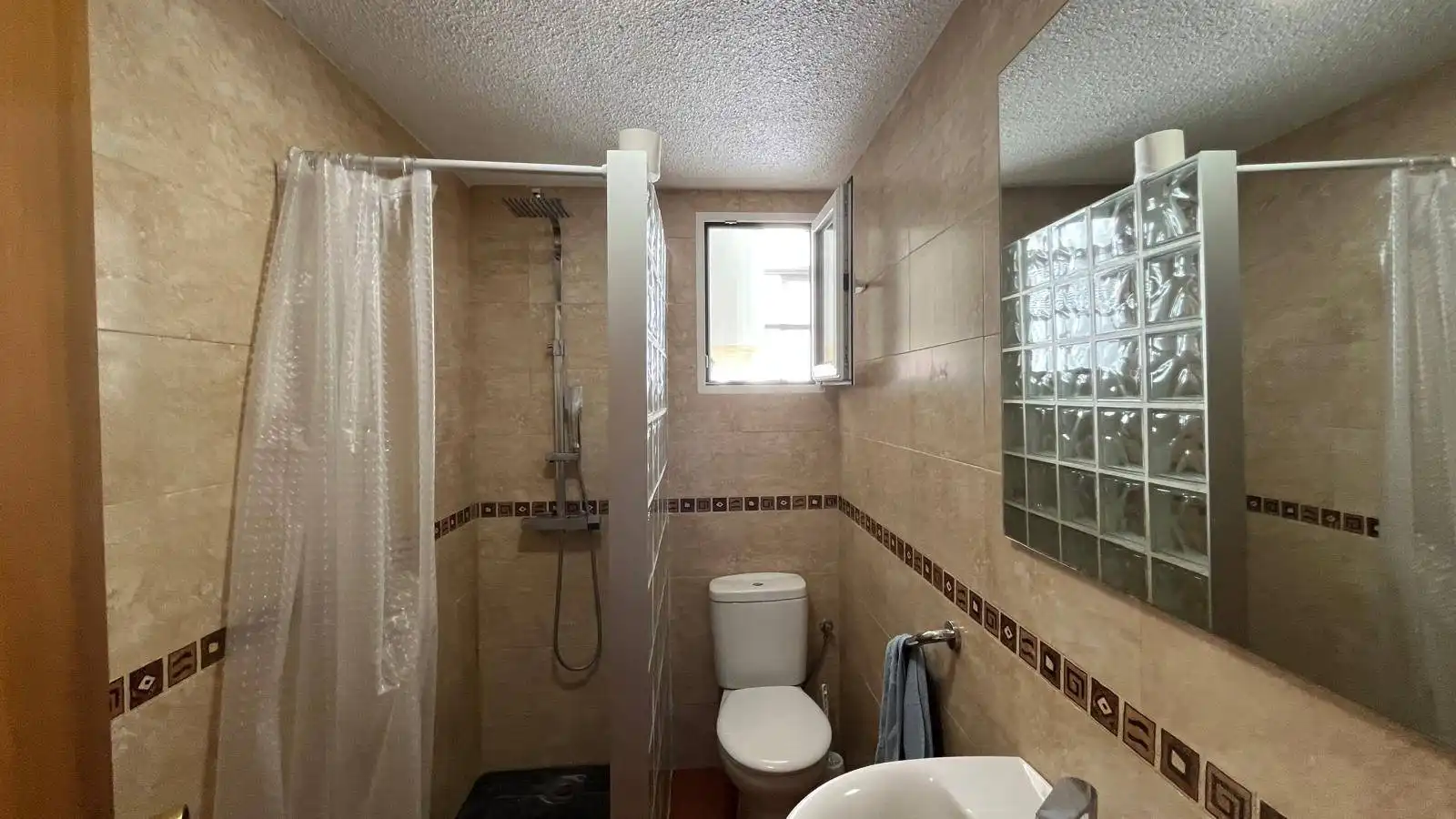 Bathroom of Flat for sale in Elche / Elx  with Air Conditioner, Heating and Balcony